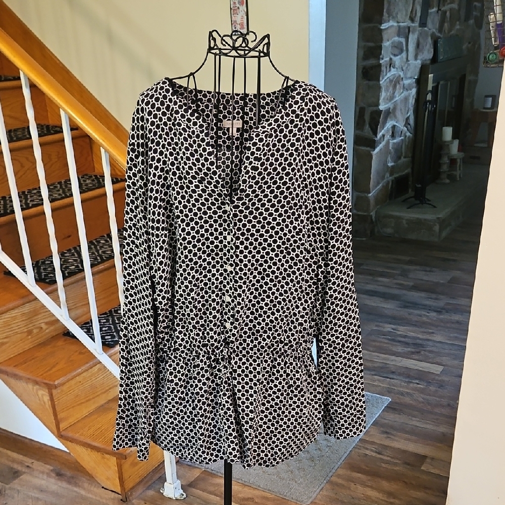 👚Talbots Black and White Geometric Blouse